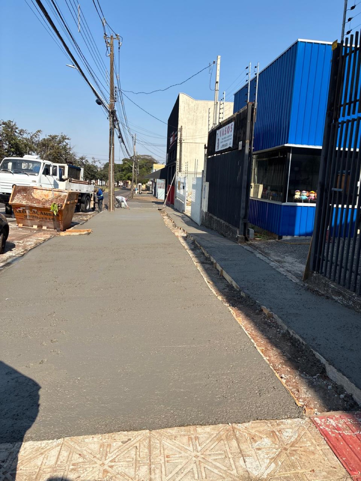 calçada de concreto executada em Maringá